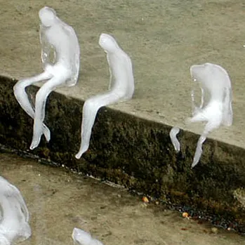 1.000 de sculpturi de gheaţă s-au topit în soare pentru a sublinia schimbările climatice din Arctica 