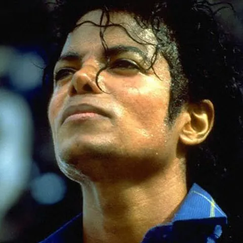Michael Jackson a murit din cauza unei supradoze de propofol