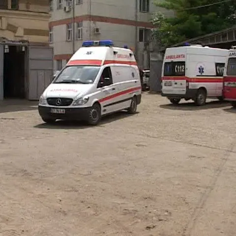 Miting de protest al personalului de pe ambulanţe, nemulţumit de noua Lege a salarizării