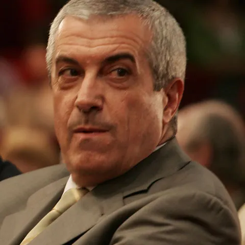 Tăriceanu: PSD şi PD-L se bat pentru a avea resursele necesare mituirii electoratului