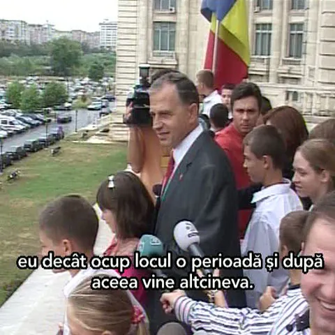 Geoană stâlceşte limba română: "Eu decât ocup locul o perioadă de timp"