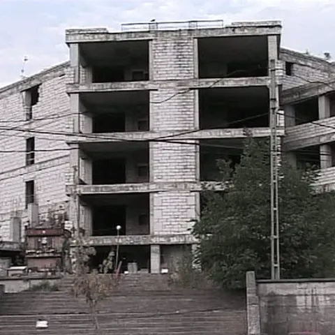 CINE PLĂTEŞTE? După investiţii de 1,1 milioane de lei, clădirea unui viitor spital din Cluj a fost abandonată