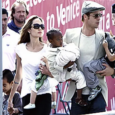 Angelina şi Brad Pitt, 100 000 de dolari pentru o casă de rozătoare
