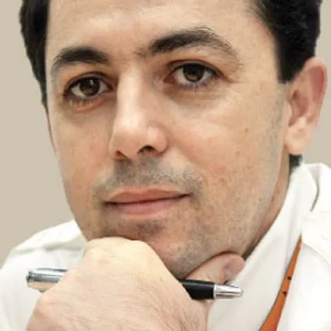 Laurenţiu Ciocăzanu: Pe ei, pe naşii lor!