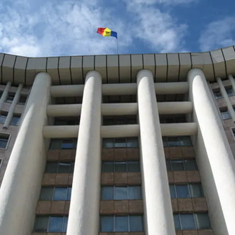 Parlamentul moldovean va avea nouă comisii, dintre care patru vor fi conduse de comunişti