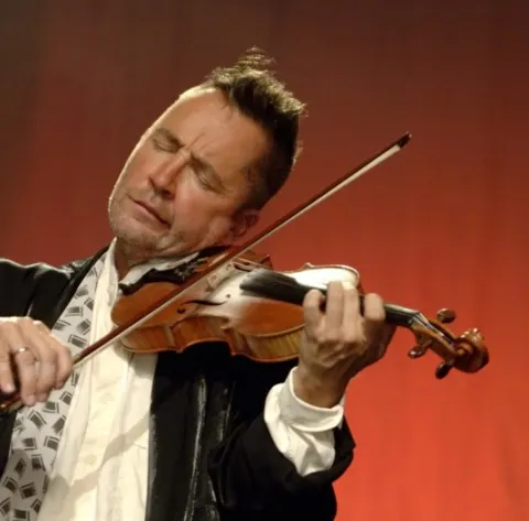Nigel Kennedy vine pe ultima sută de metri la Festivalul George Enescu 