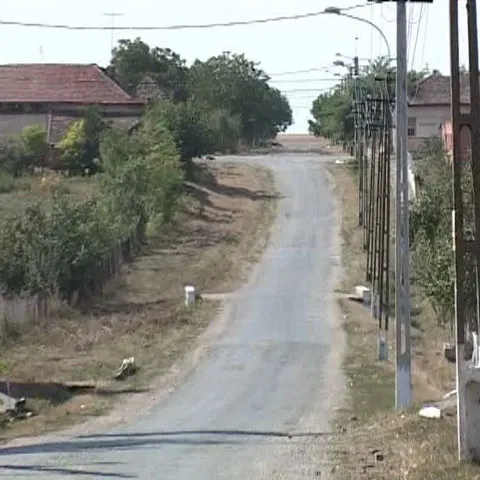 Şapte kilometri de drum comunal au fost pietruiţi gratuit şi fără licitaţie, în judeţul Timiş