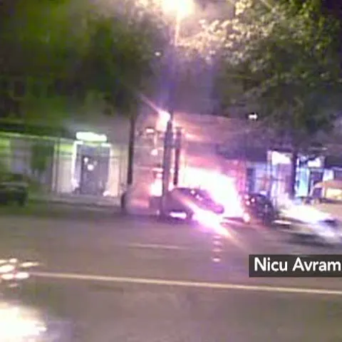 Două maşini au ars duminică seară în Capitală