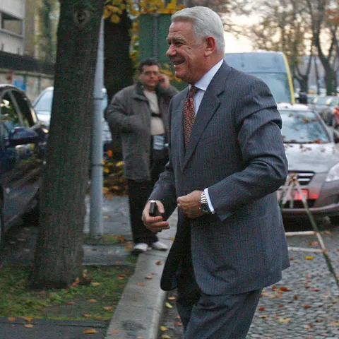 Meleşcanu conduce grupul PNL care va redacta contestaţia către CCR la cele trei legi supuse asumării