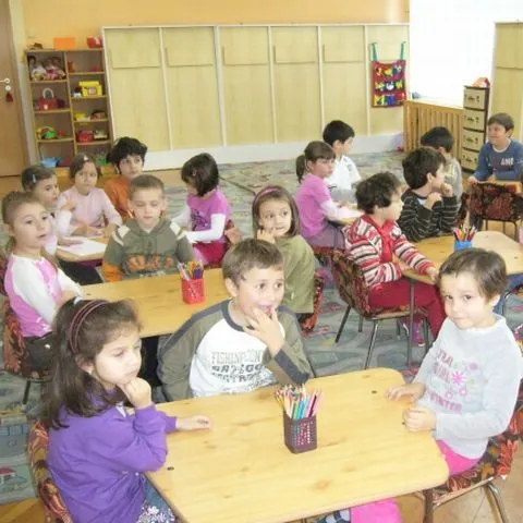 7000 de copii nu mai au loc în grădiniţe, iar cei care au prins loc vor sta îngrămădiţi