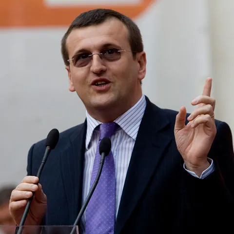 Preda a susţinut introducerea dreptului de vot la 16 ani