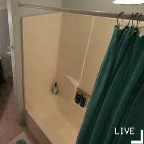 Camerele video de la Metro Băneasa filmează în cabinele de probă - IMAGINI CAMERA ASCUNSĂ