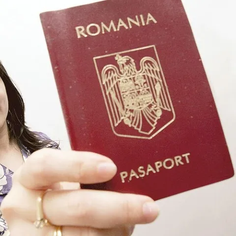 Noile paşapoarte biometrice au început să fie eliberate începând de marţi în judeţul Argeş