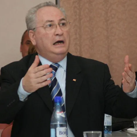 Haşotti: Nu putem să cauţionăm asumarea responsabilităţii pe care o face un guvern iresponsabil