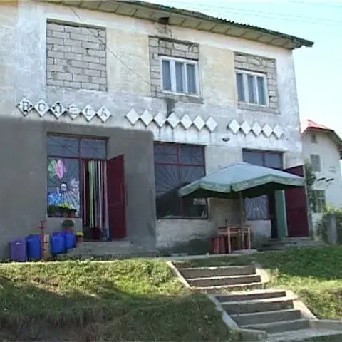 Unii elevi învaţă cu bodega sub nas: se întâmplă în judeţul Suceava