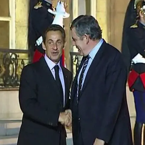 Gordon Brown şi Sarkozy pornesc un război împotriva bonusurilor primite de bancheri
