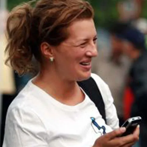 Ioana Băsescu, intermediar în achiziţionarea unor apartamente de lux, potrivit lui Roşca Stănescu