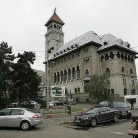 Muncitorul peste care s-a prăbuşit un zid al Primăriei sectorului 1 a murit