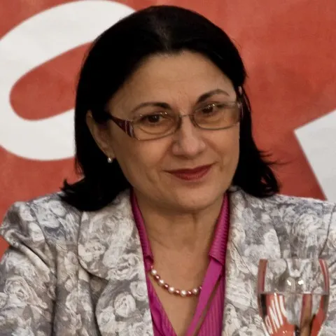E. Andronescu: Ordinul reprezintă încercarea de a stopa politizarea directorilor