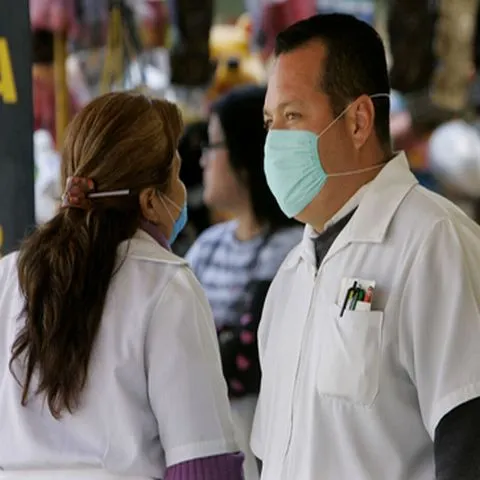 Un tânăr suspect de gripă porcină a fost internat cu forţa la secţia de boli infecţioase din Piteşti