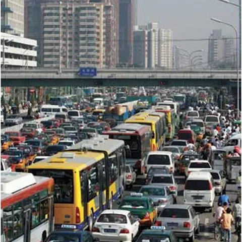 Restricţiile pentru limitarea poluării la Beijing i-au făcut pe locuitori să-şi ia mai multe maşini