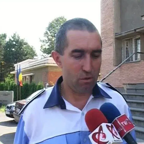 Ancheta politiştului hunedorean prins beat la serviciu a fost suspendată. Cum comentaţi?