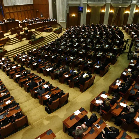 Moţiunea de cenzură a PNL şi UDMR a fost citită în plenul reunit, în absenţa reprezentanţilor Guvernului