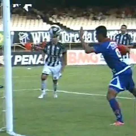 VIDEO / "Urmaşul" lui Maradona! Gol marcat cu mâna şi validat de arbitru, în liga a II-a braziliană