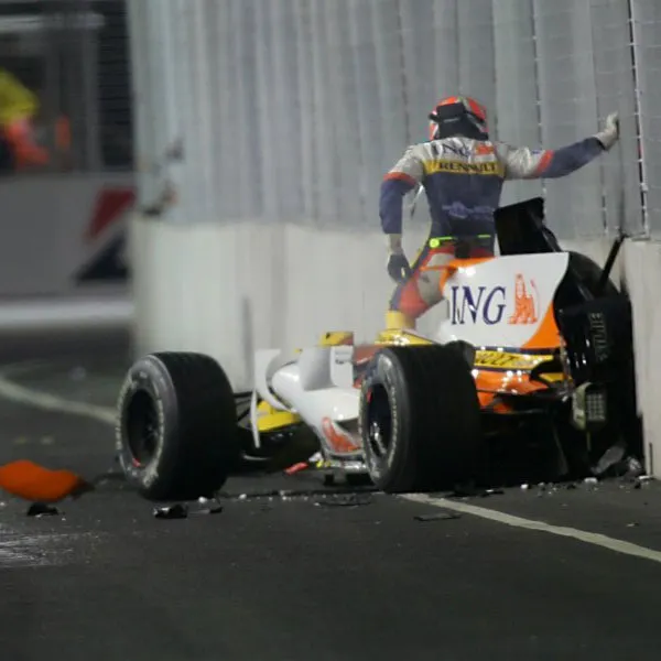F 1 - Renault a primit doi ani cu suspendare, Flavio Briatore a fost exclus pe viaţă din competiţiile auto