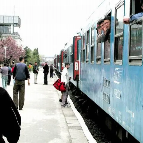 Zeci de navetişti au fost blocaţi în gara din Iaşi, din cauza grevei angajaţilor CFR