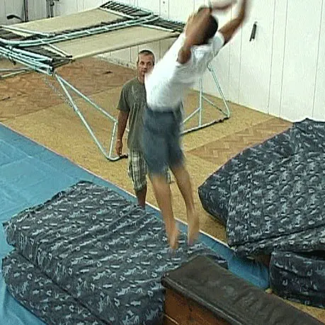 Sportul românesc de performanţă: salarii minime, antrenamente în bazine imaginare, medalii vândute