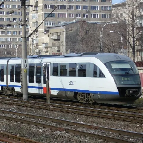 Sindicatele din CFR ameninţă cu greva generală şi cer demisia lui Radu Berceanu