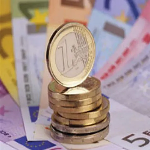 Leul se apreciază la 4,2552 unităţi/euro