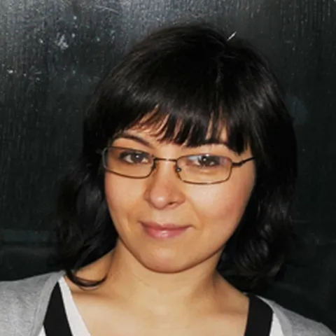 Simona Tache: "Căţeluş cu părul creţ" în Parlament