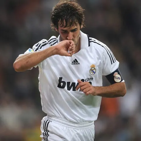 Raul Madrid! Atacantul a devenit fotbalistul cu cele mai multe meciuri jucate pentru Real în campionat!