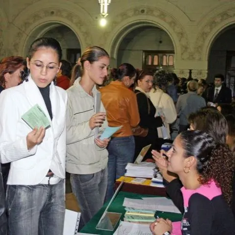 Peste 2.000 de slujbe la bursa locurilor de muncă din Bucureşti