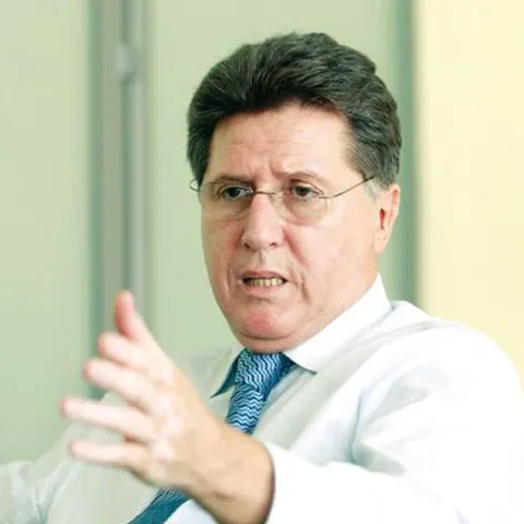 Băncile sunt obligate să joace rolul lui Dumnezeu