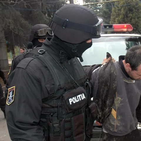 Dosare penale pentru 30 de suporteri după incidentele din Ştefan cel Mare