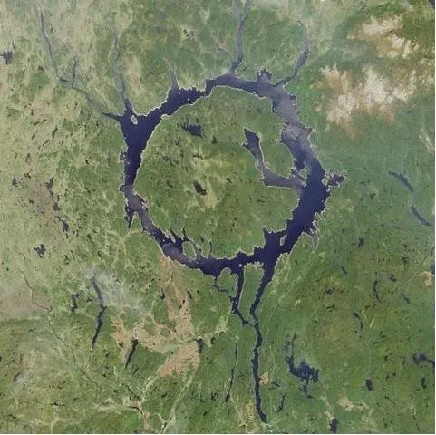 Cele mai spectaculoase cratere făcute de meteoriţi