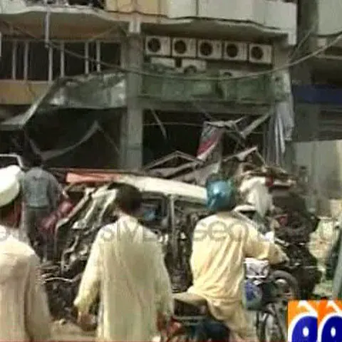 Cel puţin 12 oameni au murit şi 80 au fost răniţi în două atentate sinugigaşe în Pakistan