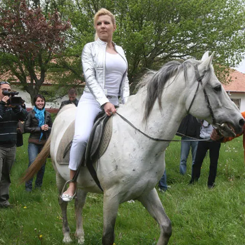 Ministrul Turismului, Elena Udrea, a participat la Bran la sărbătoarea "Răvăşitul oilor"