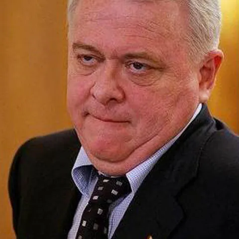 Hrebenciuc: Băsescu să stea cu capul în apă rece pentru că tot timpul este beat