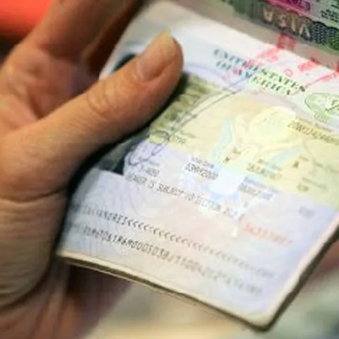 Românii se pot înscrie la loteria vizelor SUA începând de vineri