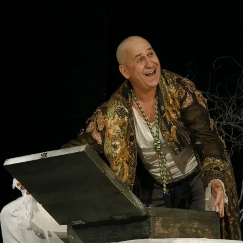 George Mihăiţă ridică mănuşa aruncată de dramaturgi, acceptând să joace piese româneşti