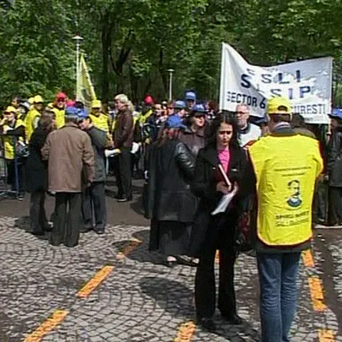 Bugetarii au pichetat pe 30 septembrie sediile PDL şi PSD. VEZI VIDEO