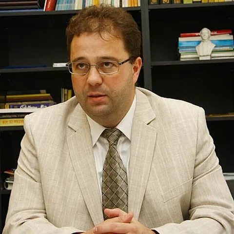 Prefectul de Mureş a propus reducerea numărului de primării din judeţ
