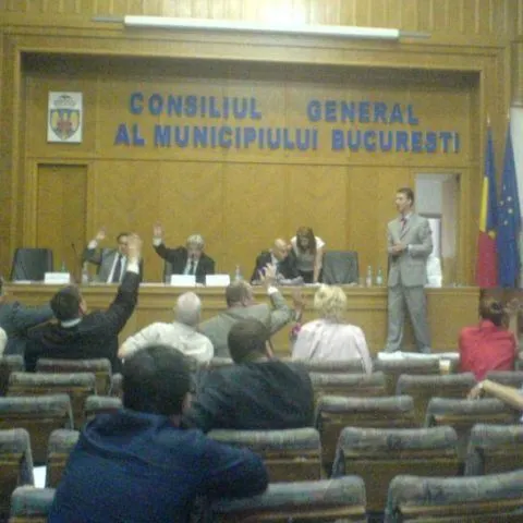 Şedinţa consilierilor Capitalei, suspendată după plecarea reprezentanţilor PSD şi PNL