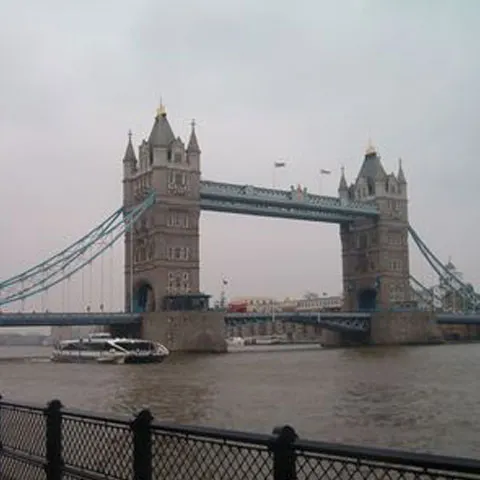 WIZZitează Europa: \"Londra - grandoare în spirit britanic\" şi-a găsit câştigătorul
