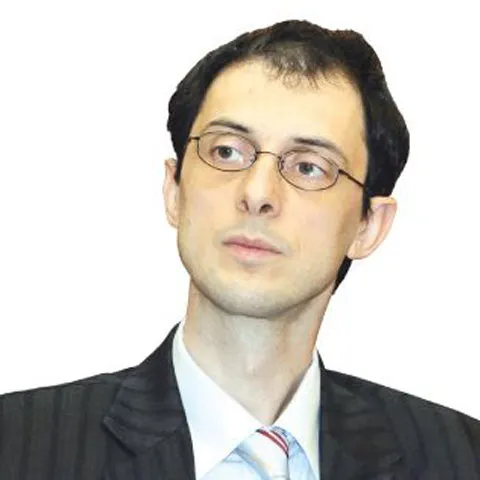 Laurian Lungu: Politica deciziilor întârziate, ca mod de existenţă