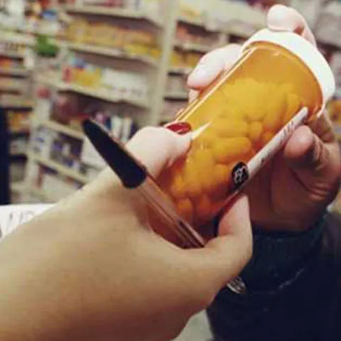Sănătatea a ajuns la fundul sacului. Statul a cerut bani de la producătorii de medicamente 